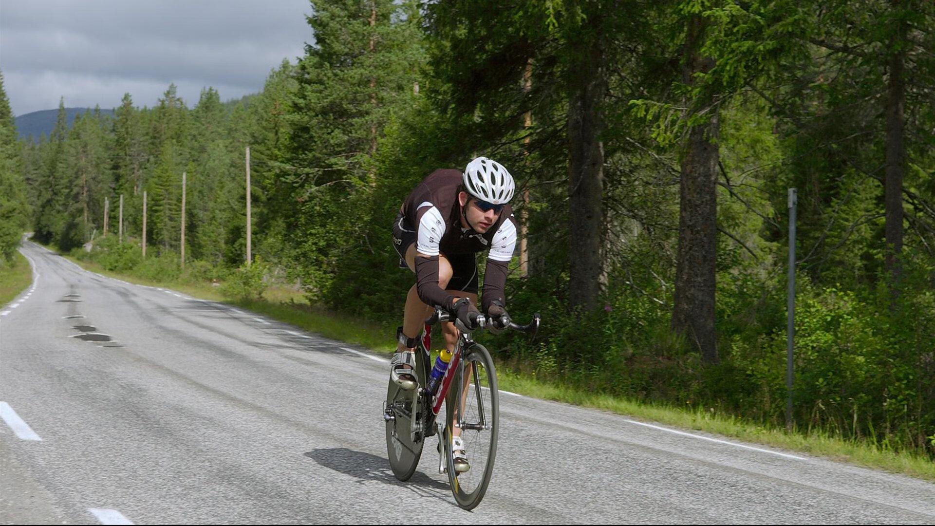 “宽板滑水：东三叉湖赛场见证新一代水上运动的崛起”